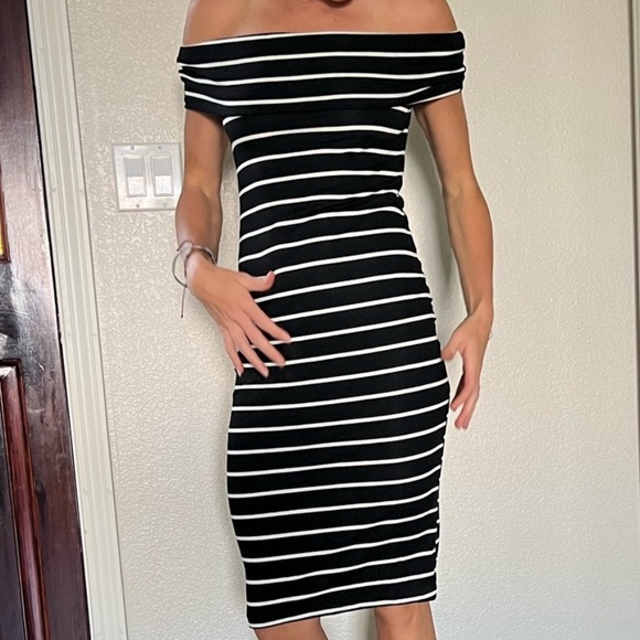 Ribbed Striped Off the Shoulder Dress from Vici Sz M - Picture 1 of 4